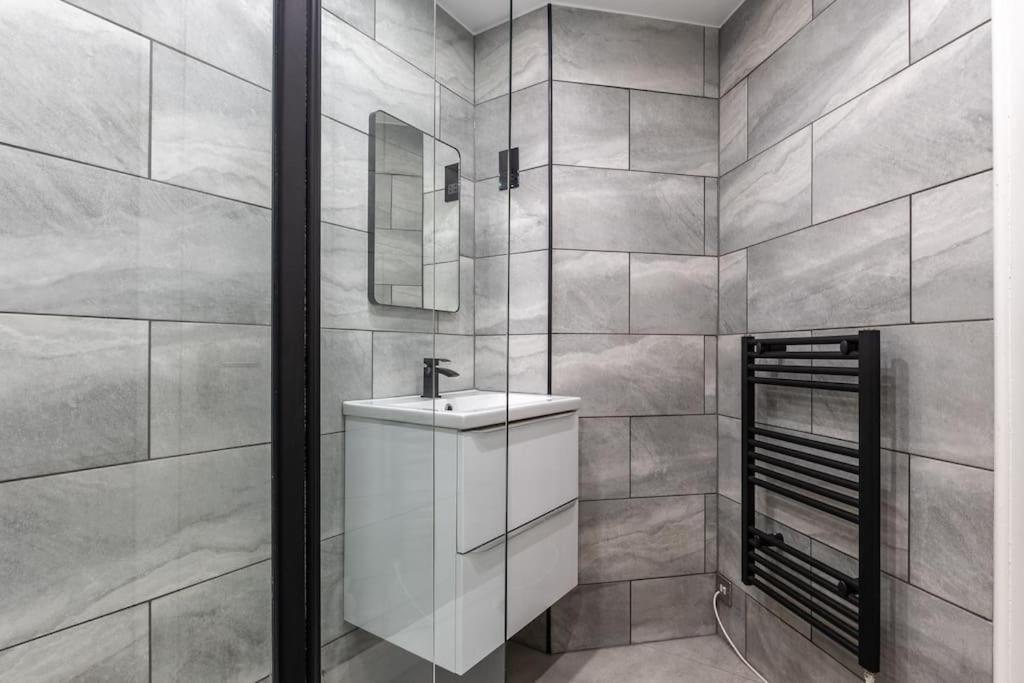** Modern Merchant City 1 Bed Apartment With Free Parking ** Глазгоу Екстериор снимка