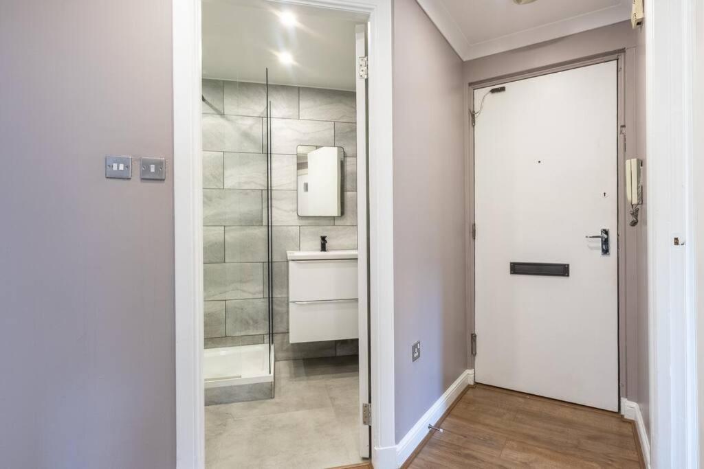 ** Modern Merchant City 1 Bed Apartment With Free Parking ** Глазгоу Екстериор снимка